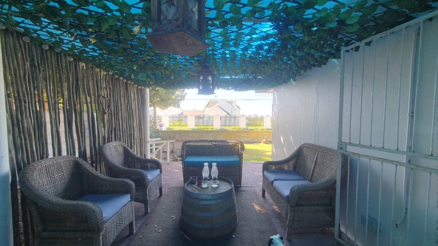 4 Bedroom Property for Sale in Stompneus Bay Western Cape